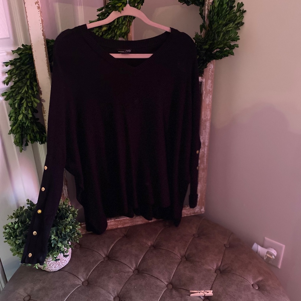 Cute black shirt with gold button detail
